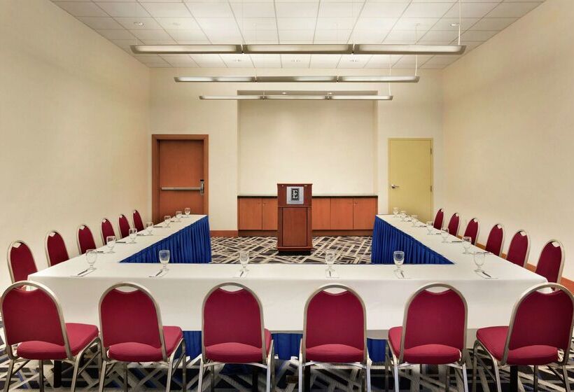 Отель Embassy Suites Boston Logan Airport