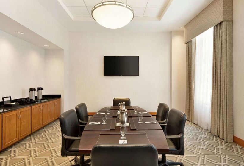 Отель Embassy Suites Boston Logan Airport