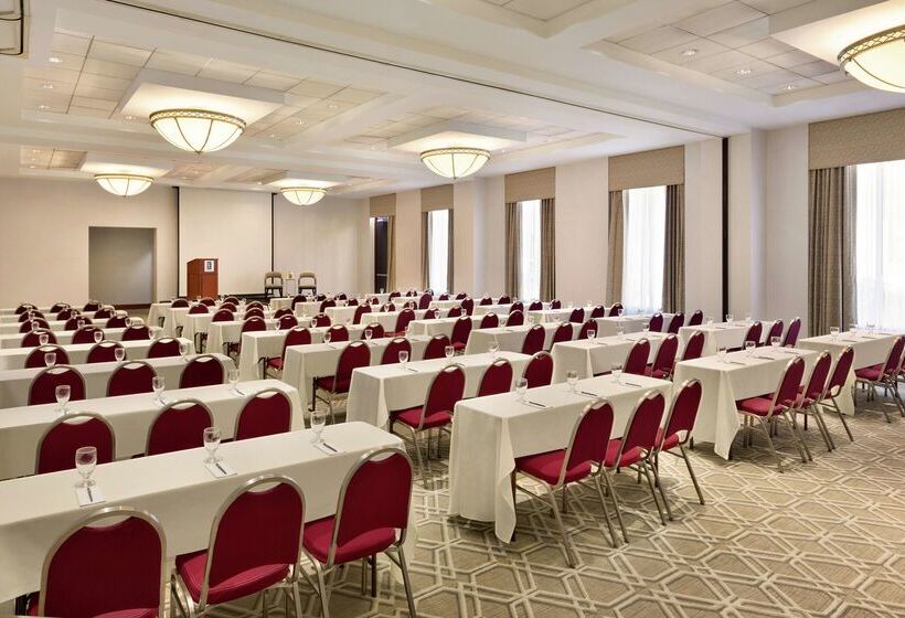 Отель Embassy Suites Boston Logan Airport