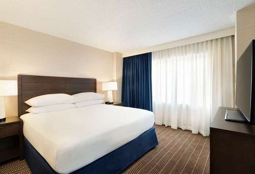 Отель Embassy Suites Boston Logan Airport