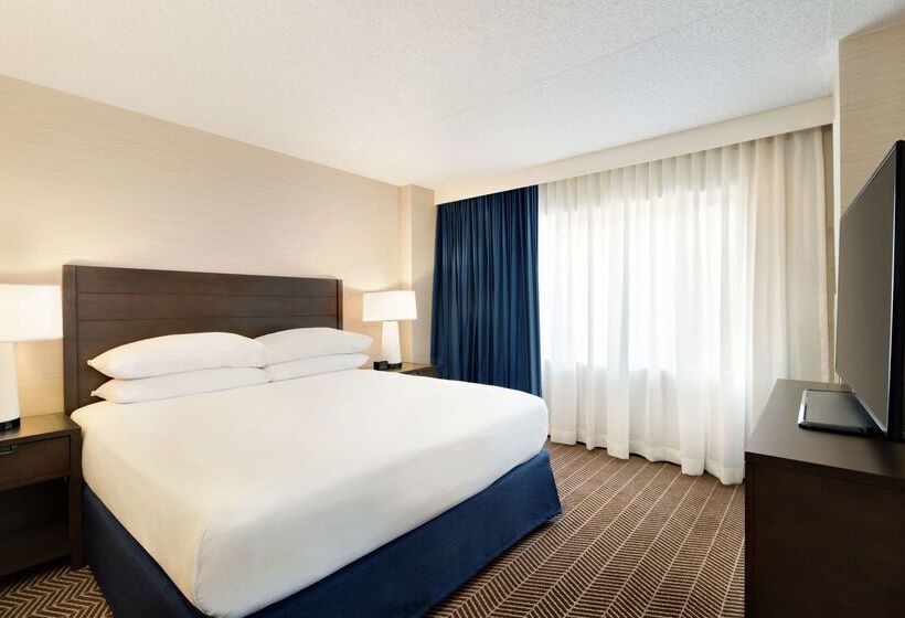 Отель Embassy Suites Boston Logan Airport