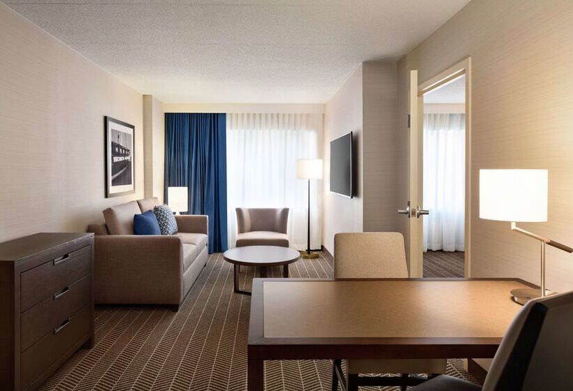 Отель Embassy Suites Boston Logan Airport