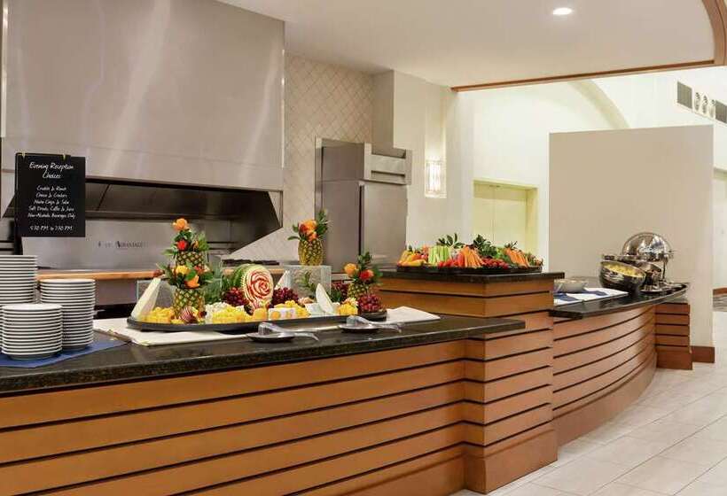 Отель Embassy Suites Boston Logan Airport