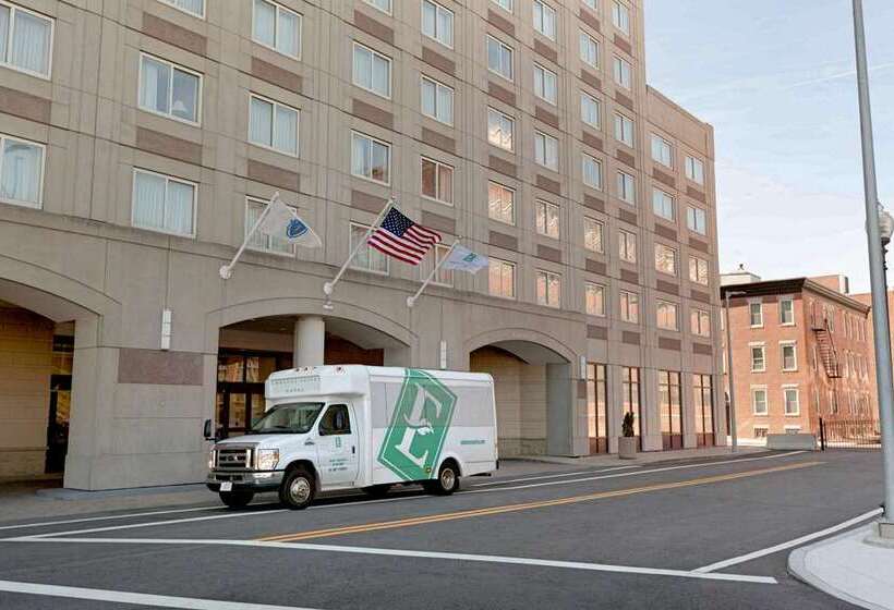 Отель Embassy Suites Boston Logan Airport