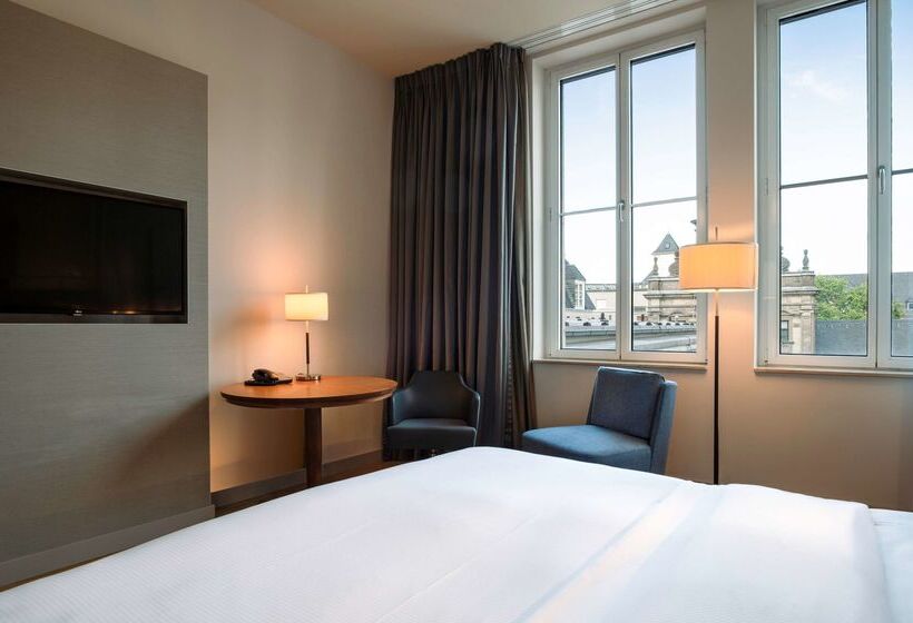 هتل Hilton Cologne