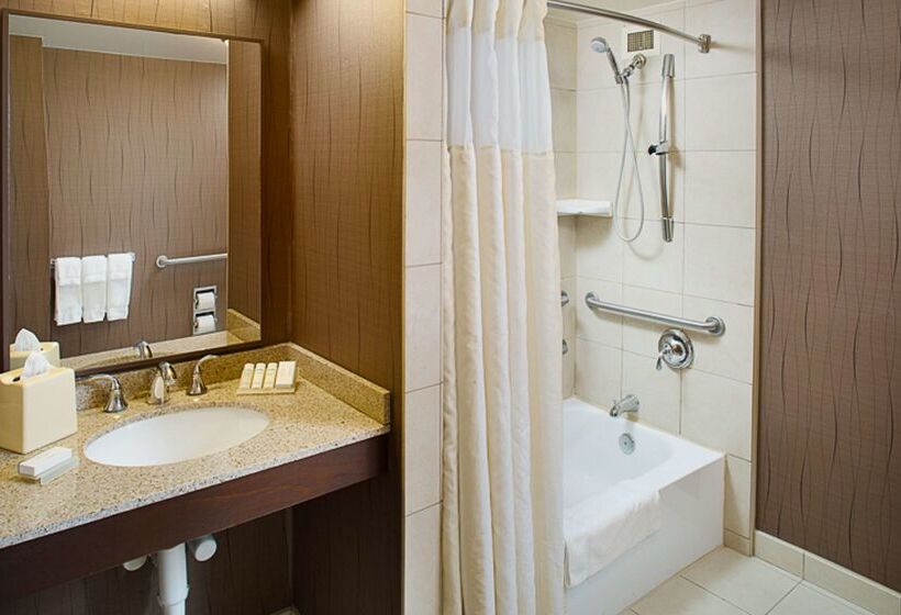 בית מלון כפרי Hilton Garden Inn Albany Airport