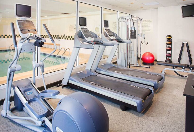 בית מלון כפרי Hilton Garden Inn Albany Airport