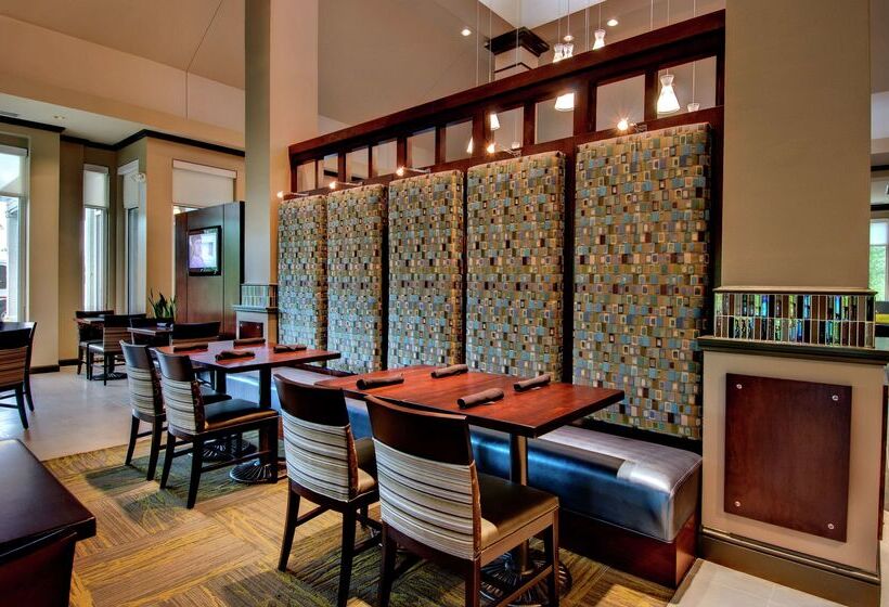 בית מלון כפרי Hilton Garden Inn Albany Airport