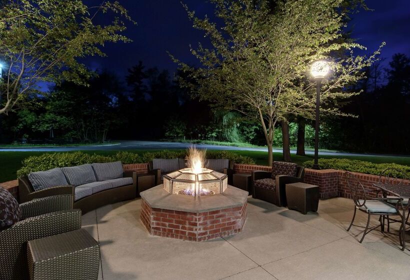 בית מלון כפרי Hilton Garden Inn Albany Airport