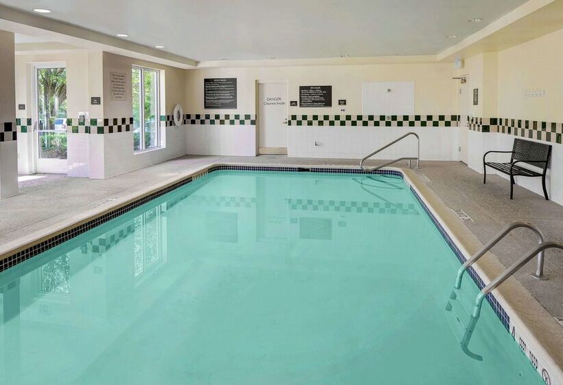 בית מלון כפרי Hilton Garden Inn Albany Airport