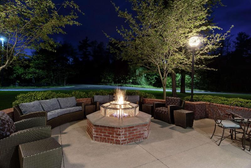 בית מלון כפרי Hilton Garden Inn Albany Airport