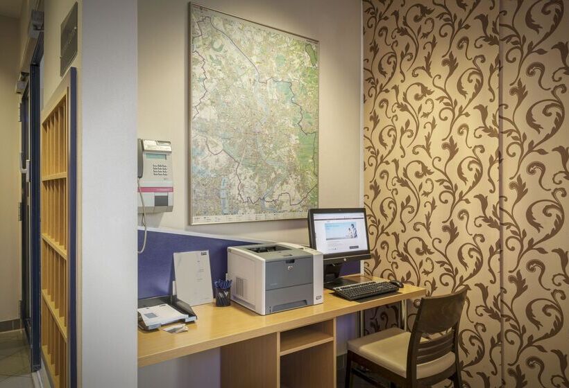 Отель Holiday Inn Express Cologne Muelheim, An Ihg