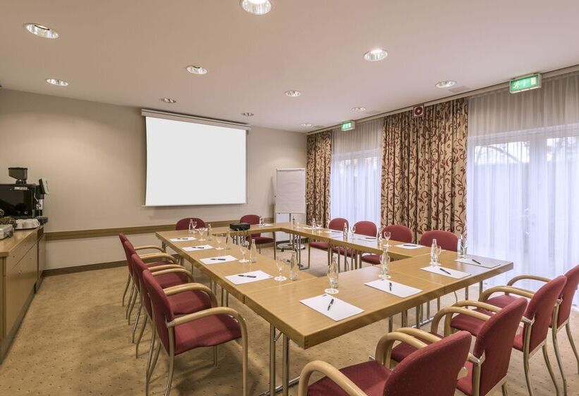 هتل Holiday Inn Express Cologne Muelheim, An Ihg