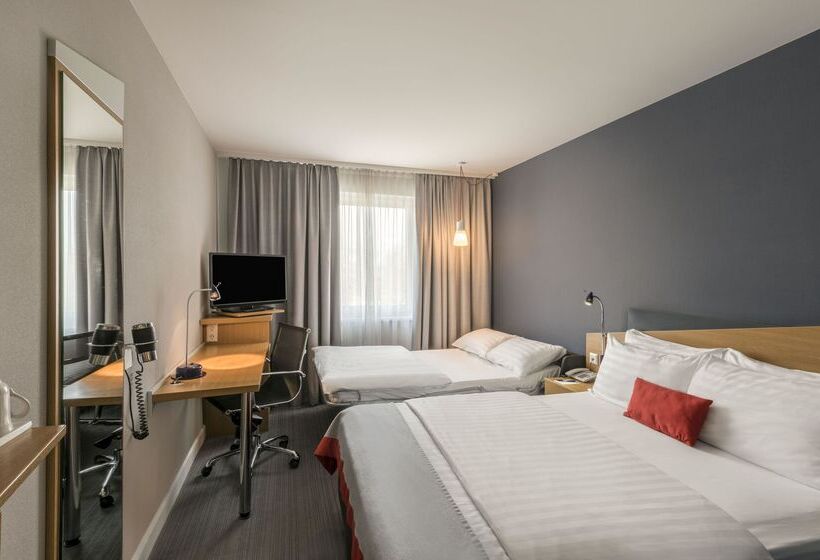Отель Holiday Inn Express Cologne Muelheim, An Ihg