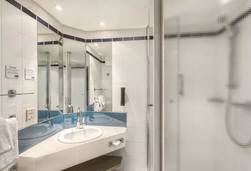 Отель Holiday Inn Express Cologne Muelheim, An Ihg