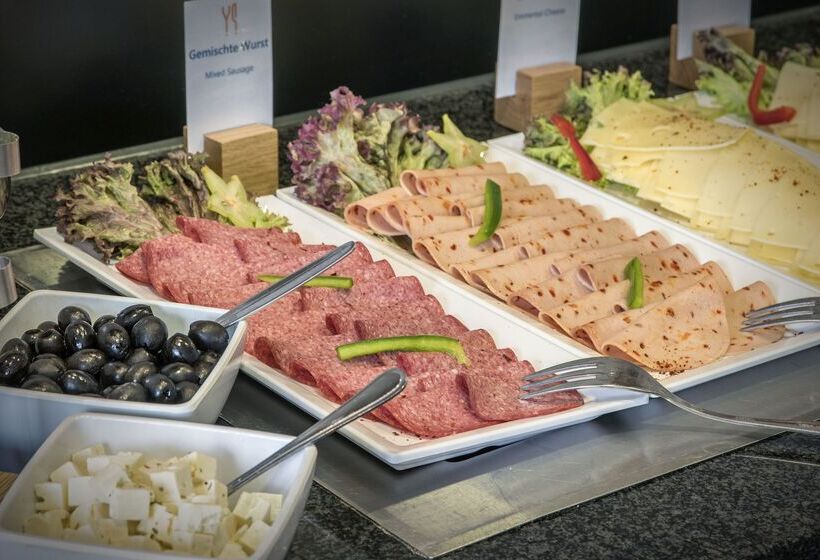 هتل Holiday Inn Express Cologne Muelheim, An Ihg