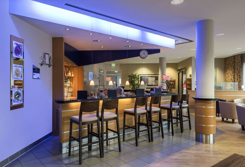 Отель Holiday Inn Express Cologne Muelheim, An Ihg