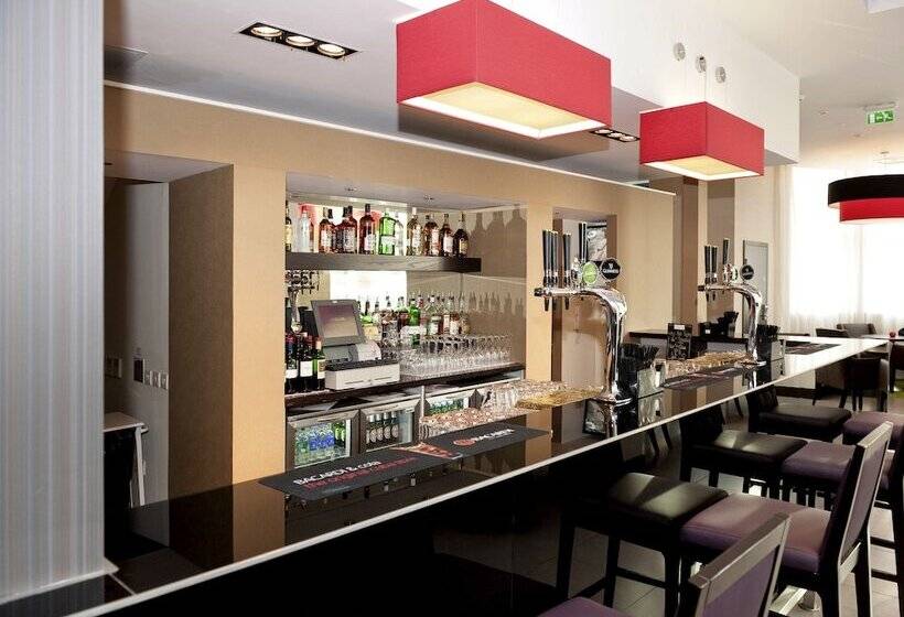 בית מלון כפרי Ibis Belfast Queens Quarter