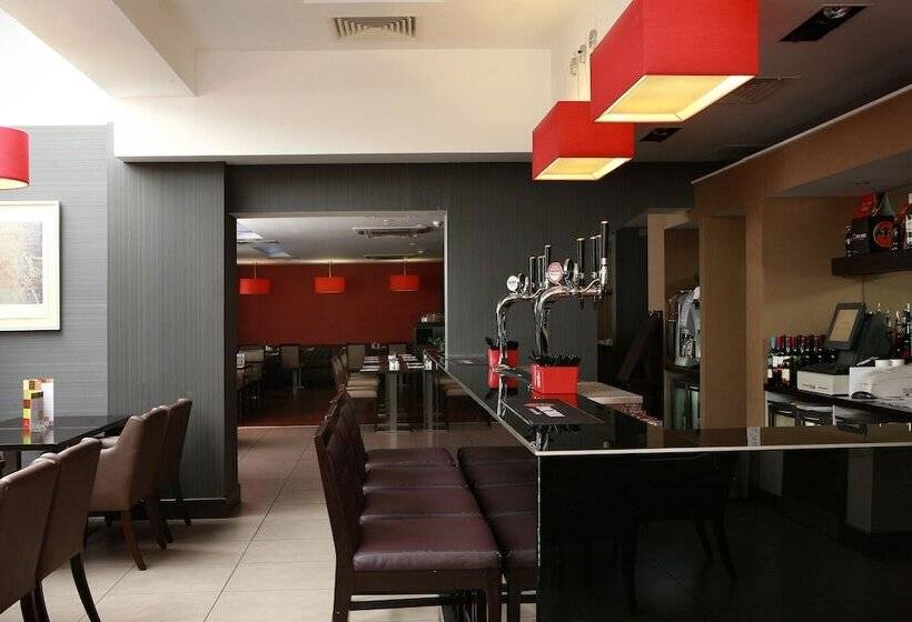 בית מלון כפרי Ibis Belfast Queens Quarter