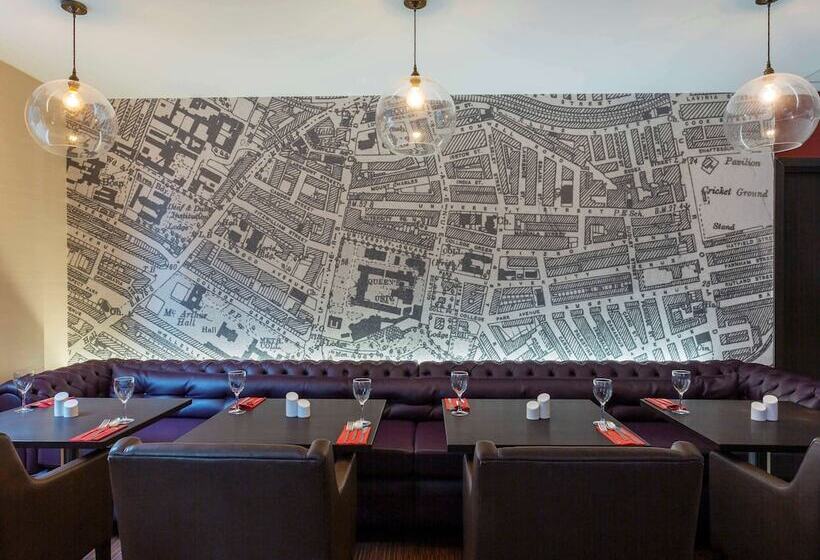 בית מלון כפרי Ibis Belfast Queens Quarter