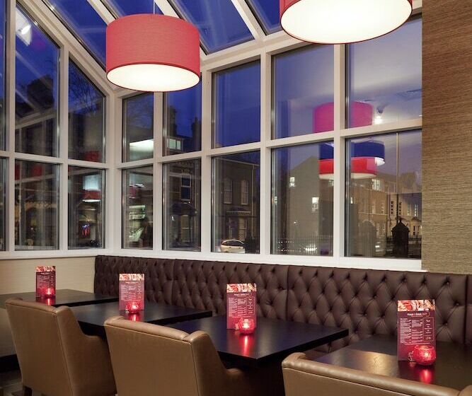 בית מלון כפרי Ibis Belfast Queens Quarter