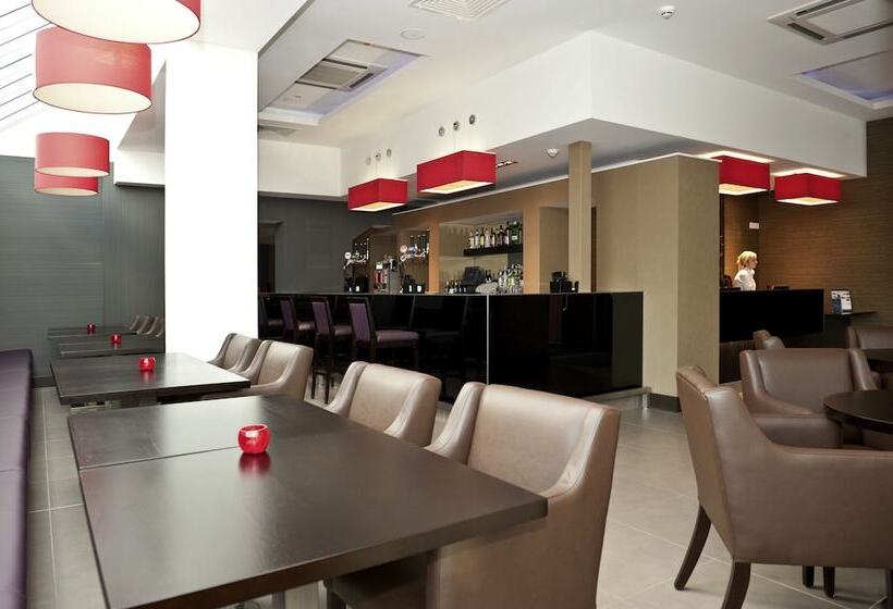 בית מלון כפרי Ibis Belfast Queens Quarter