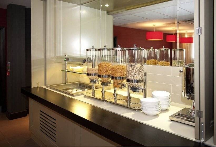 בית מלון כפרי Ibis Belfast Queens Quarter