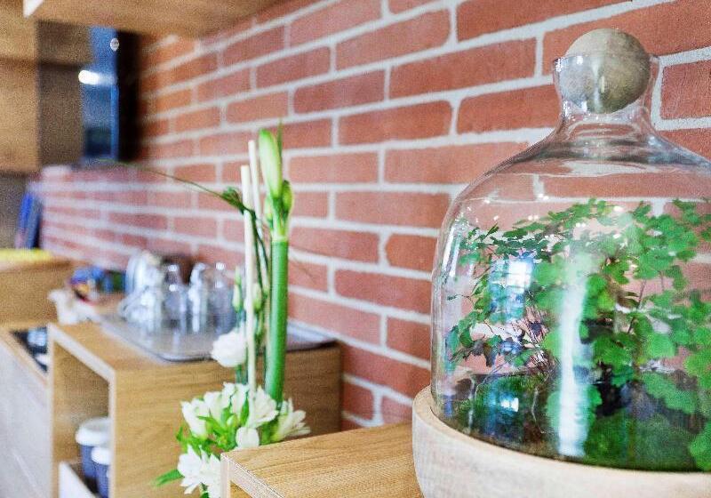 Отель Ibis Styles Toulouse Lavaur