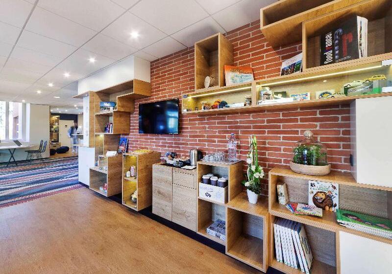 Отель Ibis Styles Toulouse Lavaur