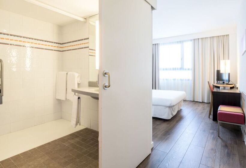 فندق Ilunion Valencia  4