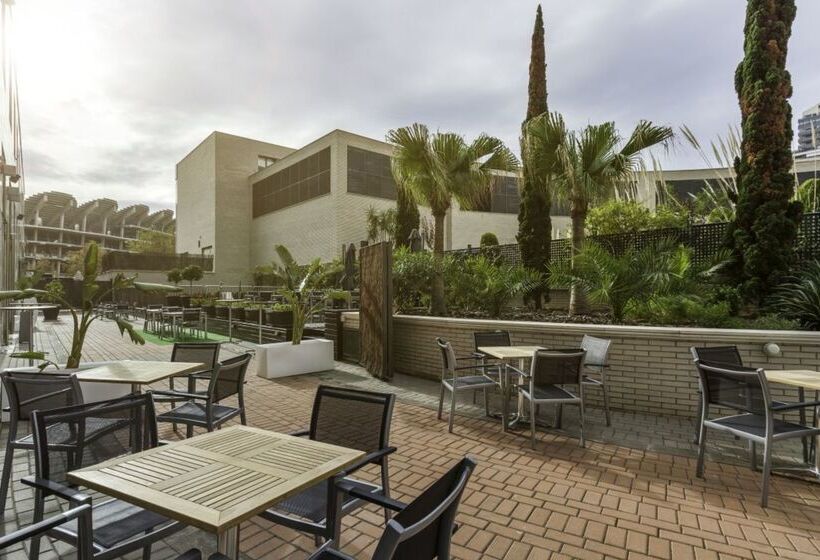 فندق Ilunion Valencia  4