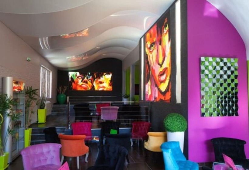 هتل Isola Hôtel