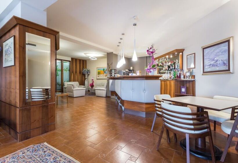 فندق La Terrazza Restaurant & Spa