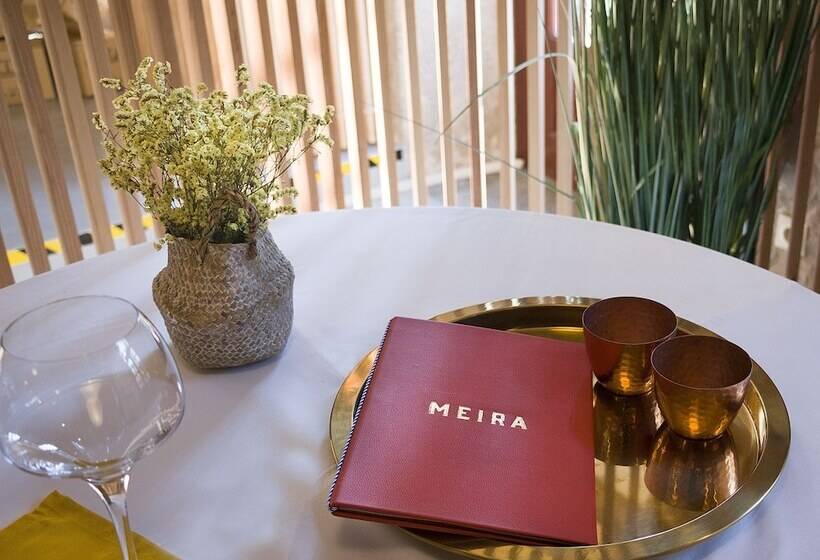 Отель Meira