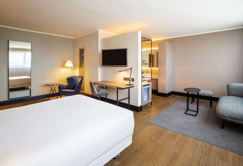 酒店 NH Brussels Airport