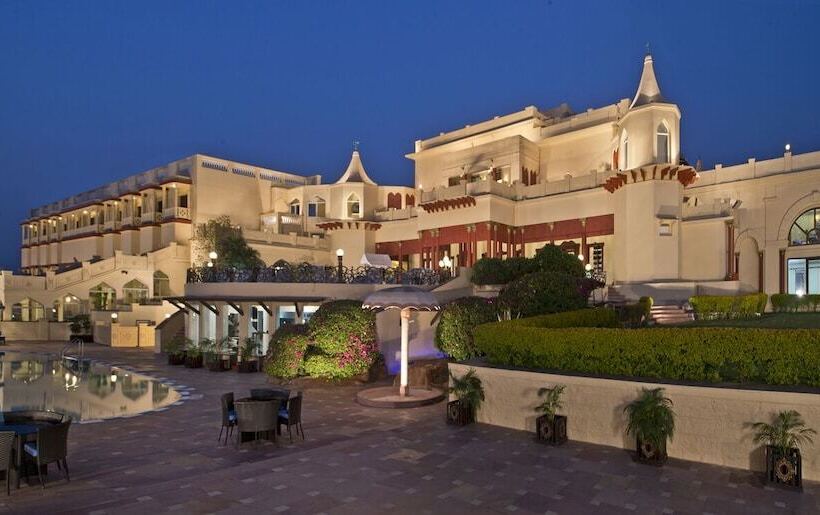 Отель Noor Us Sabah Palace