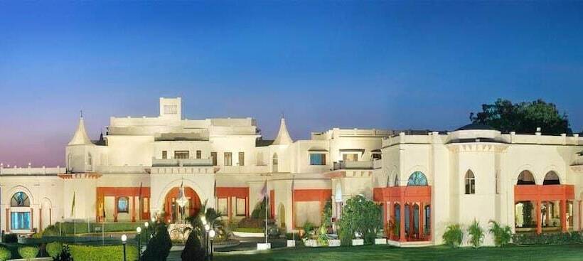 Отель Noor Us Sabah Palace