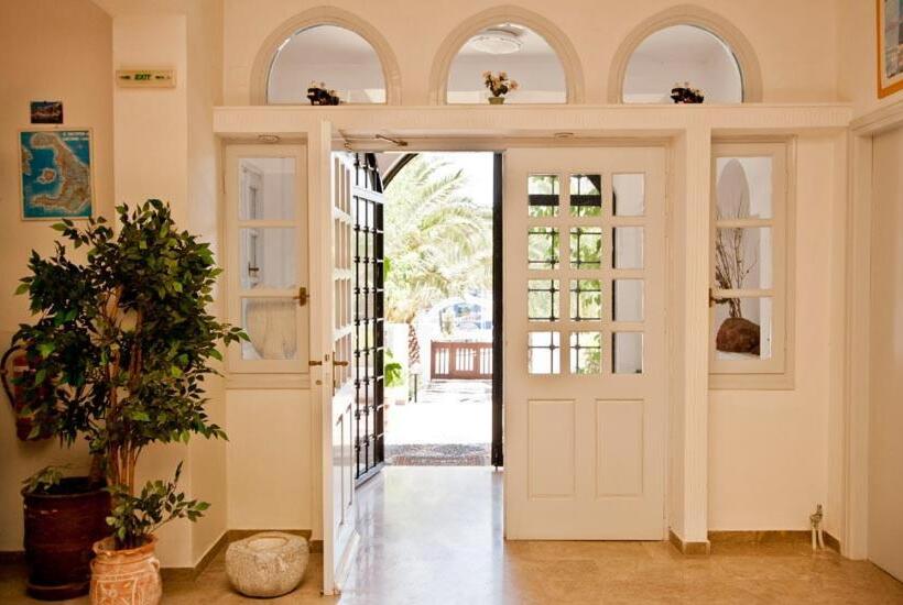 Отель Petra Nera