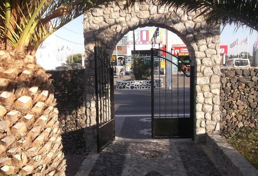 Отель Petra Nera