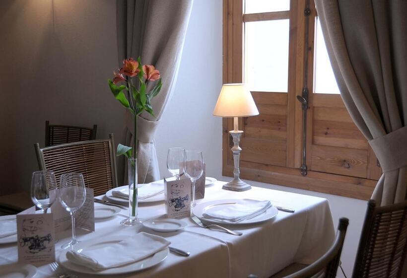 Отель Puerta De La Luna