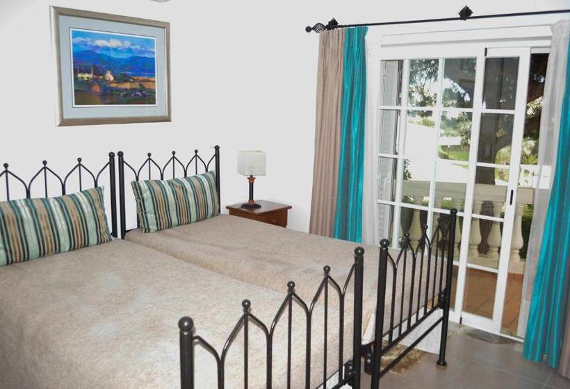 Отель Quinta Da Floresta – Santo António Villas, Golf & Spa