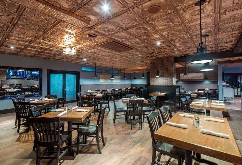 فندق Ramada Plaza By Wyndham Gatineau/manoir Du Casino