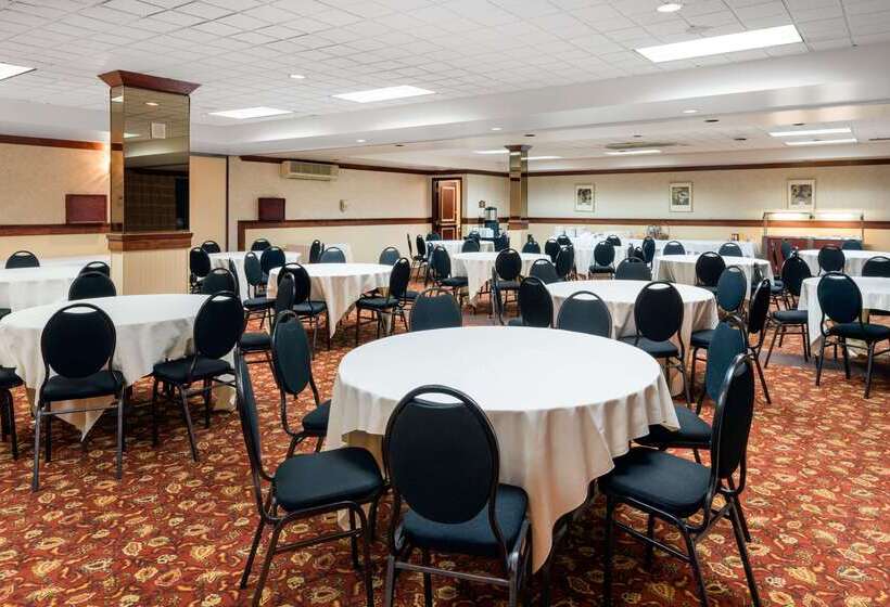 فندق Ramada Plaza By Wyndham Gatineau/manoir Du Casino