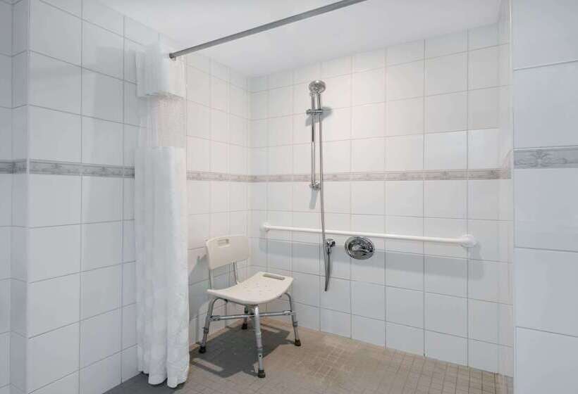 فندق Ramada Plaza By Wyndham Gatineau/manoir Du Casino