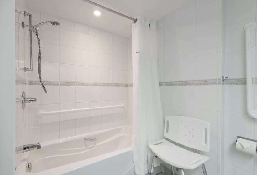 فندق Ramada Plaza By Wyndham Gatineau/manoir Du Casino