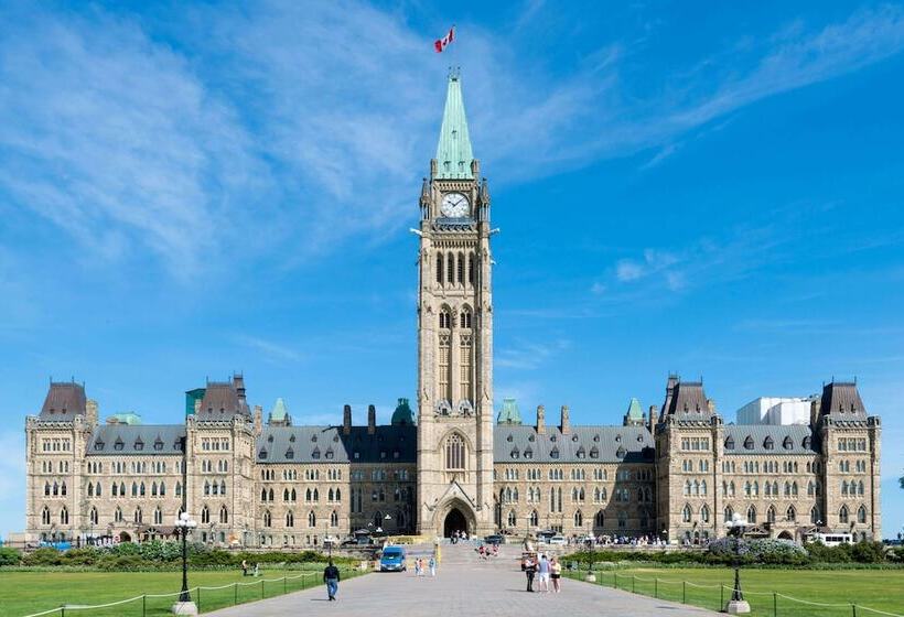 فندق Ramada Plaza By Wyndham Gatineau/manoir Du Casino