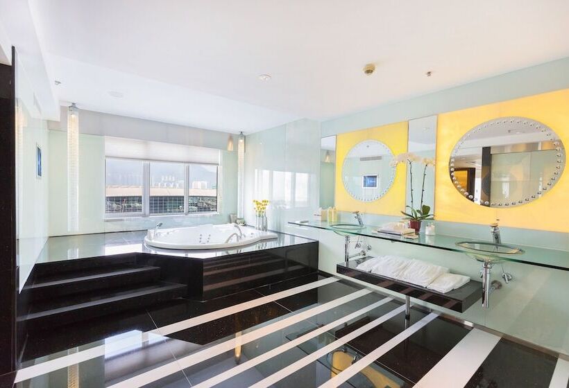 فندق Regal Airport