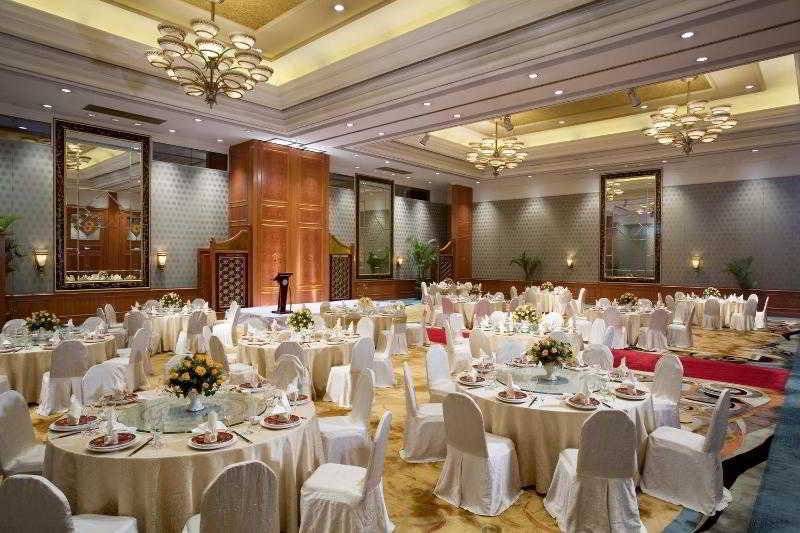 Отель Sheraton Chengdu Lido