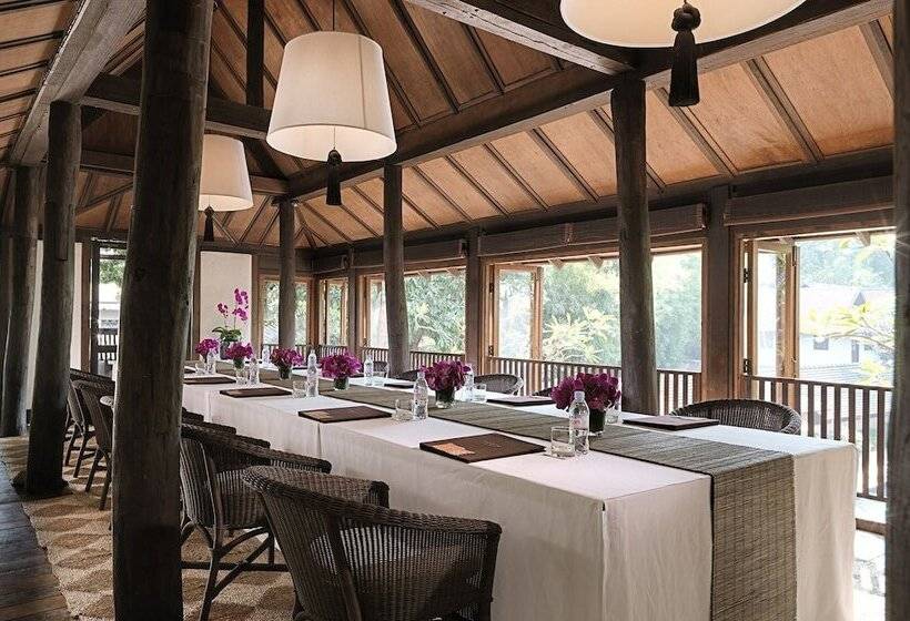 Отель Tamarind Village