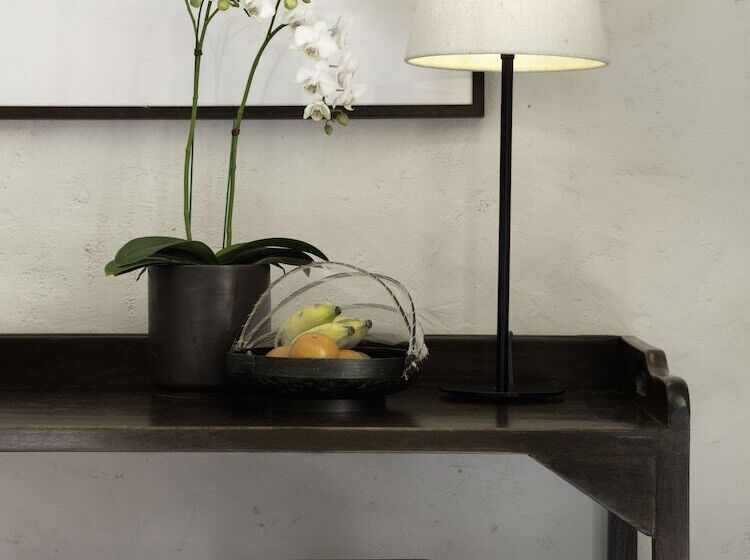 Отель Tamarind Village